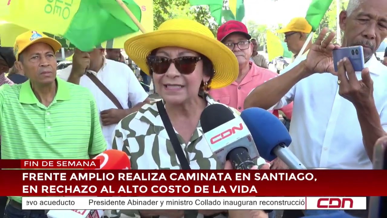 Frente Amplio realiza caminata en Santiago, en rechazo al alto costo de la vida