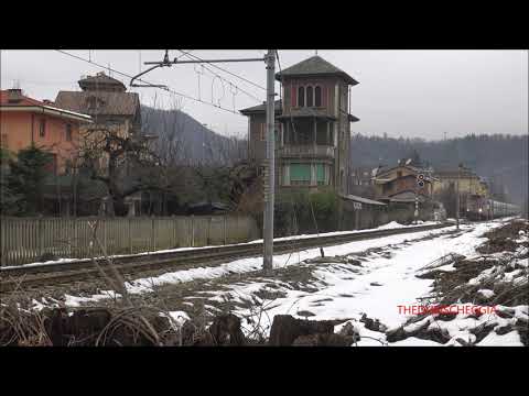 TRENO MERCI CARICO DI REGALI PER NATALE TRANSITA A ROCCAVIONE (CN) MERC. 23 - 12 - 2020.