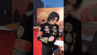 Download lagu WHY DIDMICHAEL JACKSONLOOK LIKE A COMPLETELYDIFFERENT PERSONIN HIS LATER YEARS? mp3