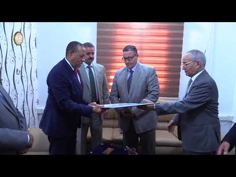 رئيس مجلس الوزراء عبدالله الثني يكرم محافظ مصرف ليبيا المركزي