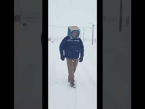 El Eternauta rionegrino enfrentó la nevada en Los Menucos