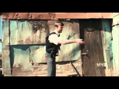 DISTRICT 9 heres a sweetie.avi