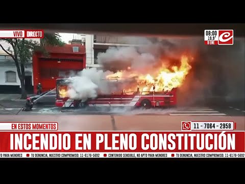 Se prendió fuego un colectivo en pleno barrio porteño de Constitución