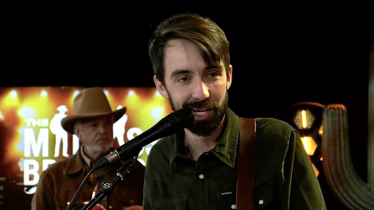 Mo Pitney Performs His Latest Hit 