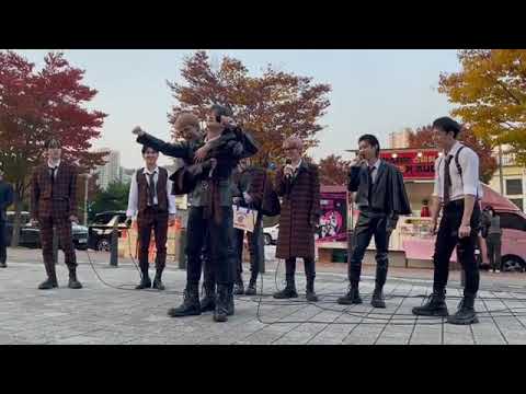 Stray Kids members hug Lee know during their mini fan meeting #straykids #maxident #shorts #kpop