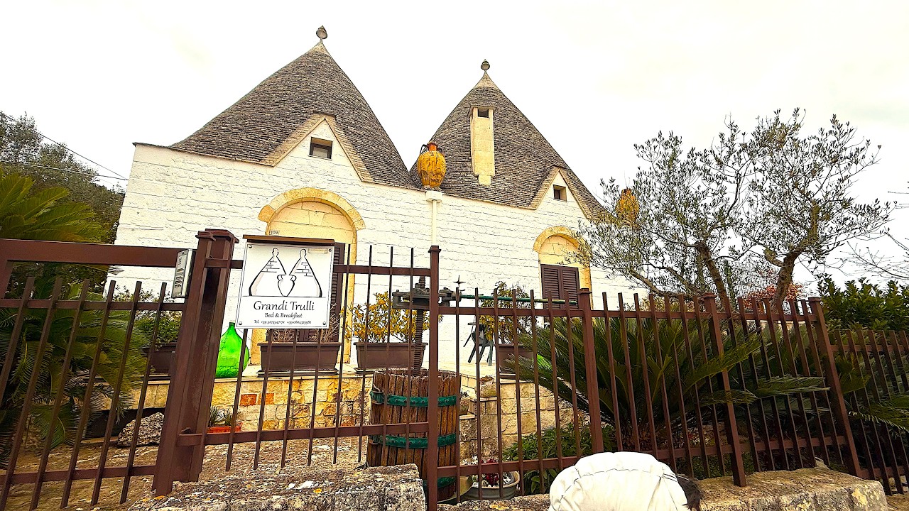 ECCO COM'È DENTRO UN TRULLO IN ALBEROBELLO. DOCUMENTARIO LUCA VINCITORE.