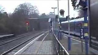 preview picture of video 'First Great Western HST and DMU, Goring & Streatley'