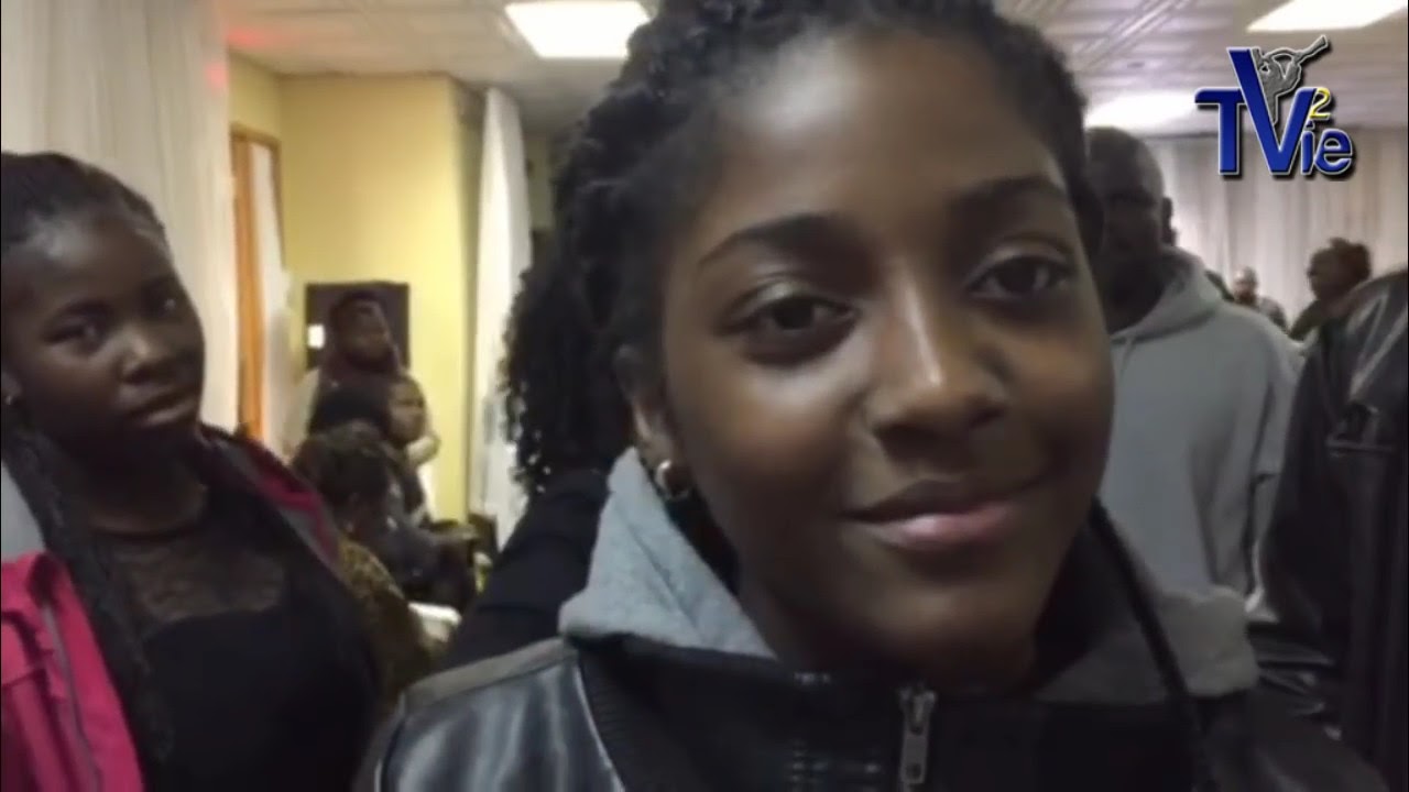 Thumbnail of video: Guérie d'une scoliose et de migraines depuis 3 ans - Montréal/Canada (07/10/15)