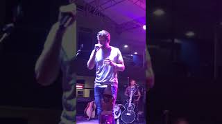 Brett Eldredge Sings &quot;The Reason&quot; live at Rooftop 210