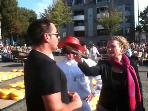 Gerard Joling op de Alkmaarse Kaasmarkt