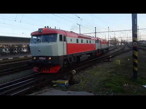 4 bardotky ve stanici Praha-Smíchov či. 749.121 , 749.008 , 749.250 , 749 006. (26.3.2022)