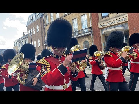 Band of the Scots Guards - Changing the Guard in Windsor