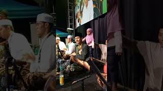 Download lagu Ketika mas boy! Kebarisan belakang || Habib Syafiq Al-Atthas #sholawat #hadrohterbaru #fypシ゚viral mp3