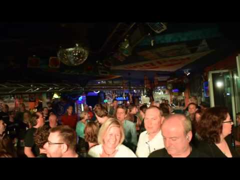 Reggatta De Blanc meets Sting - Mick + the 50000 voices !!