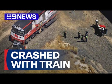Two killed in crash with Victorian freight train | 9 News Australia