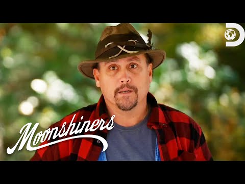 How Mike and Jerry Outsmart the Competition With Orange Moonshine | Moonshiners | Discovery