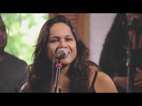 Velha Senhora - Milena Castro