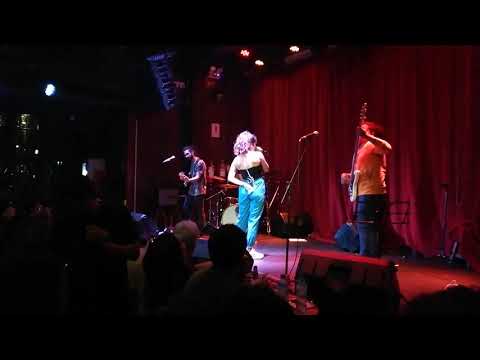 Gala Brie - Señorita Vampiro - Girl Power Festival