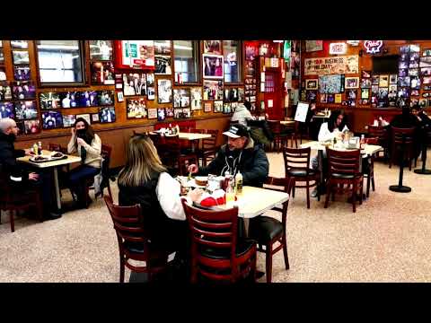 疾控中心稱，隨著COVID病例的增加，"情況很脆弱"。 ('Things are tenuous' as COVID cases rise, CDC says)