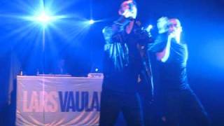 Lars Vaular, Girson & Store P - Synger på siste verset