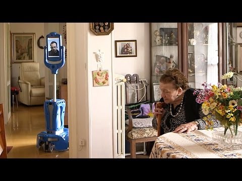 Робот помага на възрастни хора да живеят сами вкъщи