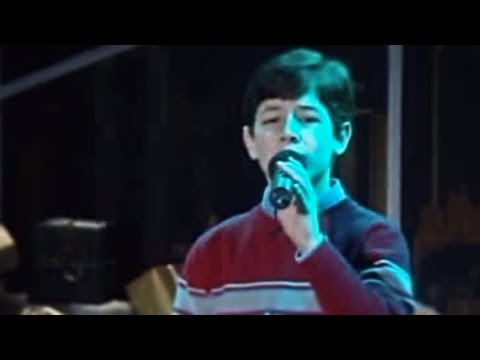 Nick Jonas' FIRST televised performance! :: Joy to the World (A Christmas Prayer) 2003