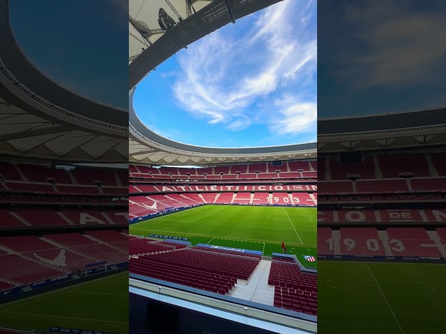 Vídeo relacionado con MOCIWORLD - Atlético de Madrid - Moneda edición Especial Escudo y Estadio Riyadh Air Metropolitano - Coleccionable - Dorada - Producto Oficial