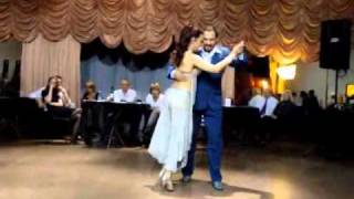 Juan Carlos Martinez y Nora Witanowski bailan en El Abrazo 4/4