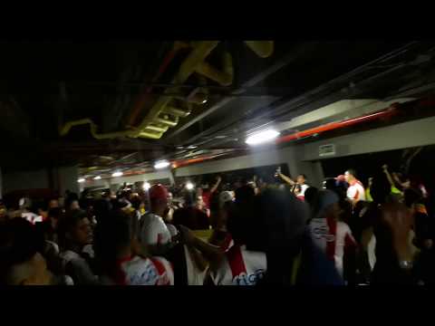 "Yo campeón te vengo a ver - Frente Rojiblanco | Junior 1-1 Ãguilas Doradas. 2019" Barra: Frente Rojiblanco Sur • Club: Junior de Barranquilla • País: Colombia