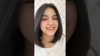 Download lagu cewe cantik goyang nyeplak #shorts mp3 Download lagu cewe cantik goyang nyeplak #shorts mp3