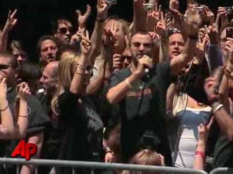 Ringo Celebrates Birthday With 'Peace' Salute