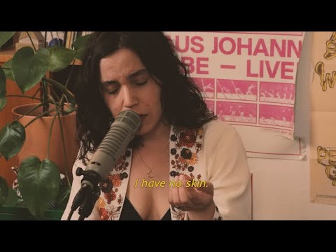 Ella Ronen - The Girl with No Skin -  Live at Irascible