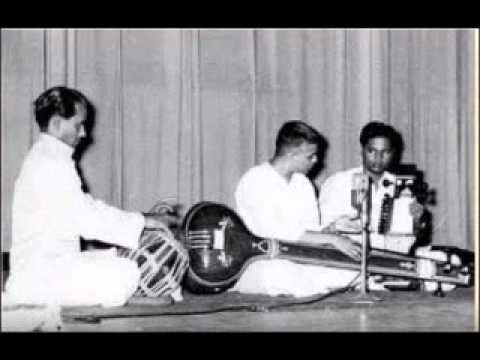 Pt D V Paluskar- Gaud Malhar-kaahe ho hama so preetama & balamaa bahaara aaee daadura bole