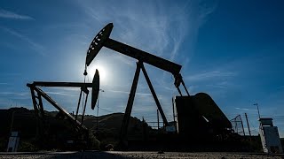 El petróleo se estabiliza mientras la AIE y el G7 preparan liberar reservas récord