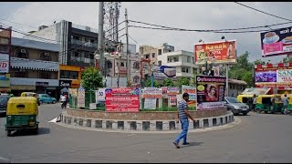 preview picture of video 'Walking in New Delhi (India)'