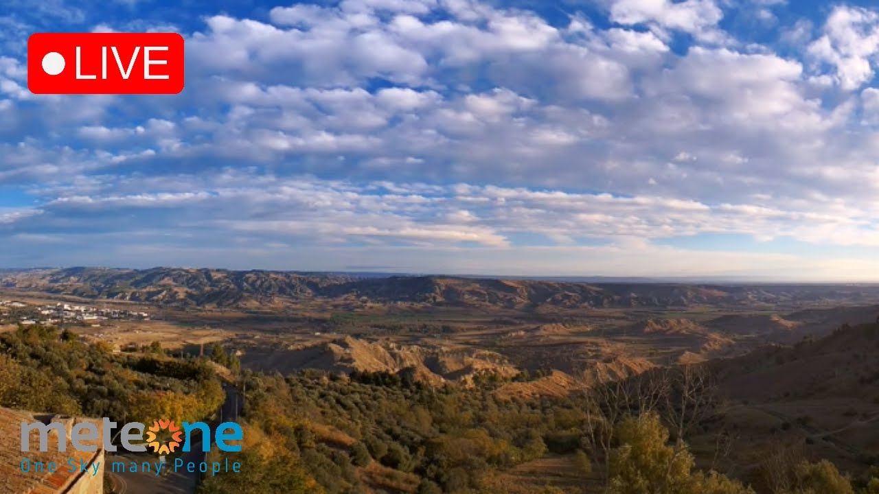 Live webcam view of Panorama del Valle del Basento desde Pisticci