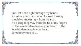 Wanda Jackson - Tip of My Fingers Lyrics