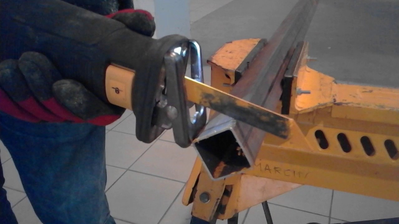 Czym ciąć profile metalowe Test piły szablastej akumulatorowej DeWalt DCS388T2