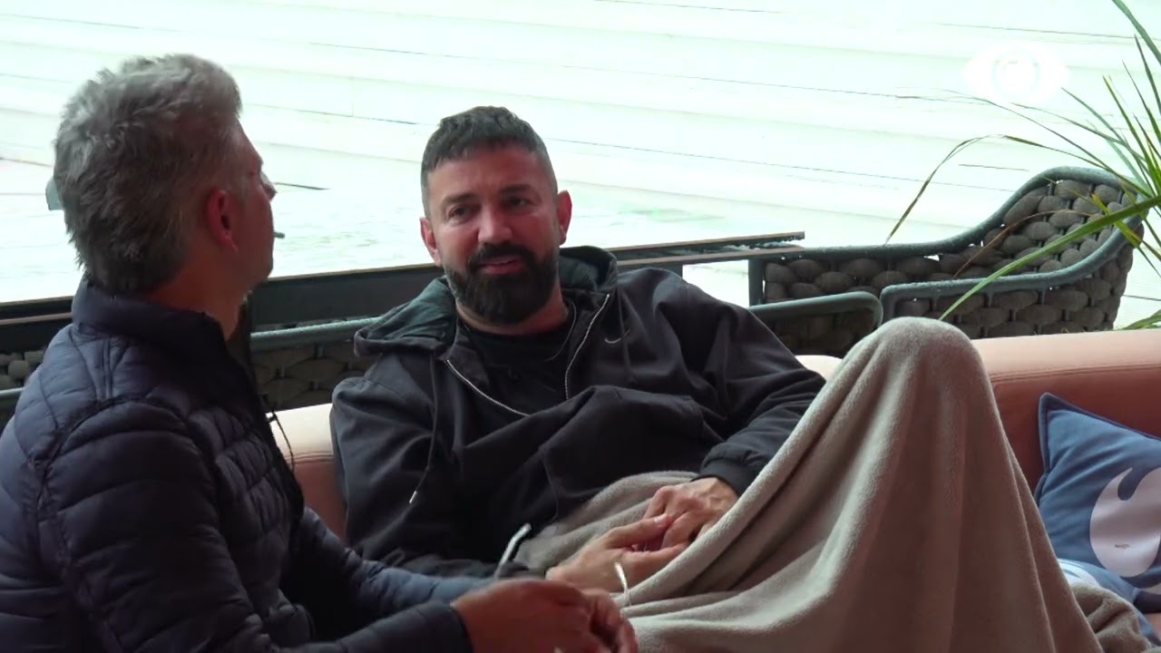 E ka bezdi botën me njerëz/ Djemtë ironizojnë Kristin