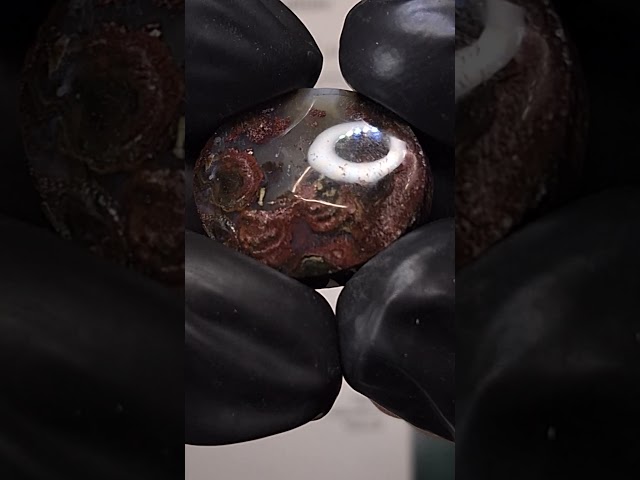 حجر عقيق طبيعي مفحوص و موثق بشهادة مختبر