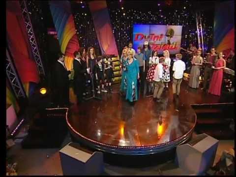 DVĪŅI DZIED - Dziedošo dvīņu kopkoris - MĒS VARAM LĪDZĀS BŪT