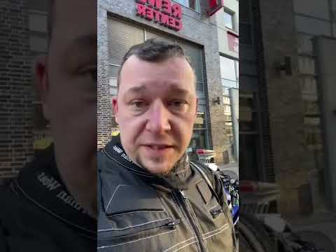 Zivilcourage gibt es nicht mehr… Die Frau hat mehr Eier, als diese Spacken!