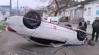 «Мазда» перелетіла яму і перекинулася на дах у Миколаєві: водій був п'яний (фото, відео)