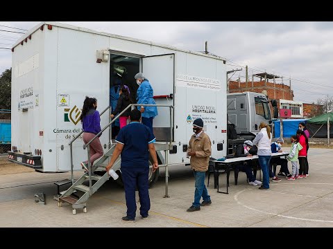 Continúa funcionando el vacunatorio móvil en la zona sur de la Capital