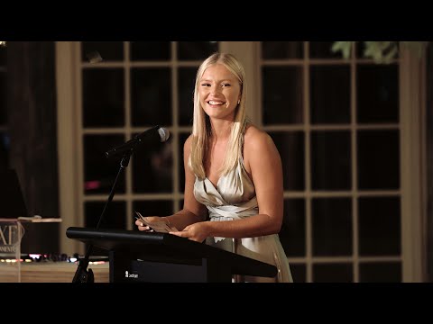Funny & Heartfelt Maid of Honor Speech by the Bride’s Little Sister