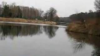 preview picture of video 'Zbiornik zaporowy na rzece Mroga w Rochnie koło Koluszek'