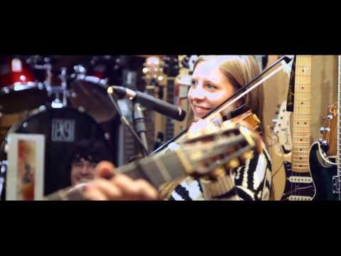 Nadal Sense Sal - Rere el vidre (concert a un aparador)