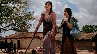 Download lagu 60 साल पहले लंगड़ी माँ ने अपने खोये बच्चे के लिए गाया दर्द भरा गीत | Nirupa Roy | Old Hindi Song mp3 Download lagu 60 साल पहले लंगड़ी माँ ने अपने खोये बच्चे के लिए गाया दर्द भरा गीत | Nirupa Roy | Old Hindi Song mp3