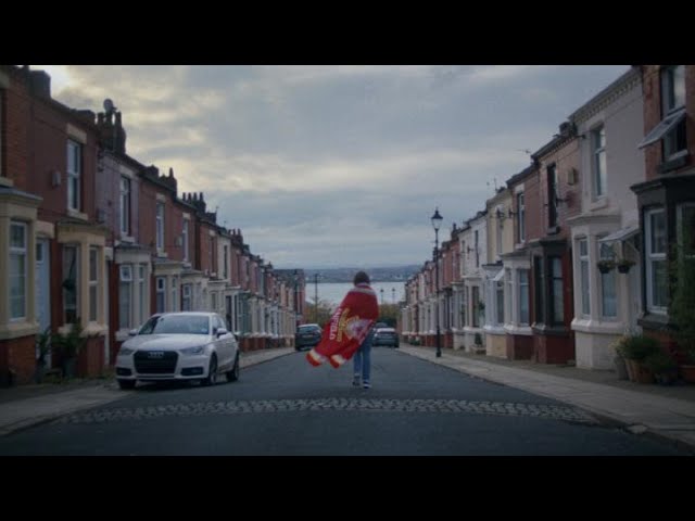 Vídeo relacionado con Pulsera de Silicona roja Oficial del Liverpool FC con Escudo del Club y Texto YNWA