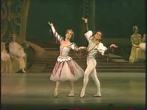 'Wayne Sleep, Rosemary Taylor - ‘Neapolitan' Dance 'Swan Lake’